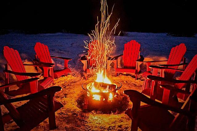 Private 5 BR Muskoka Cottage Firepit+BBQ+Wi-Fi