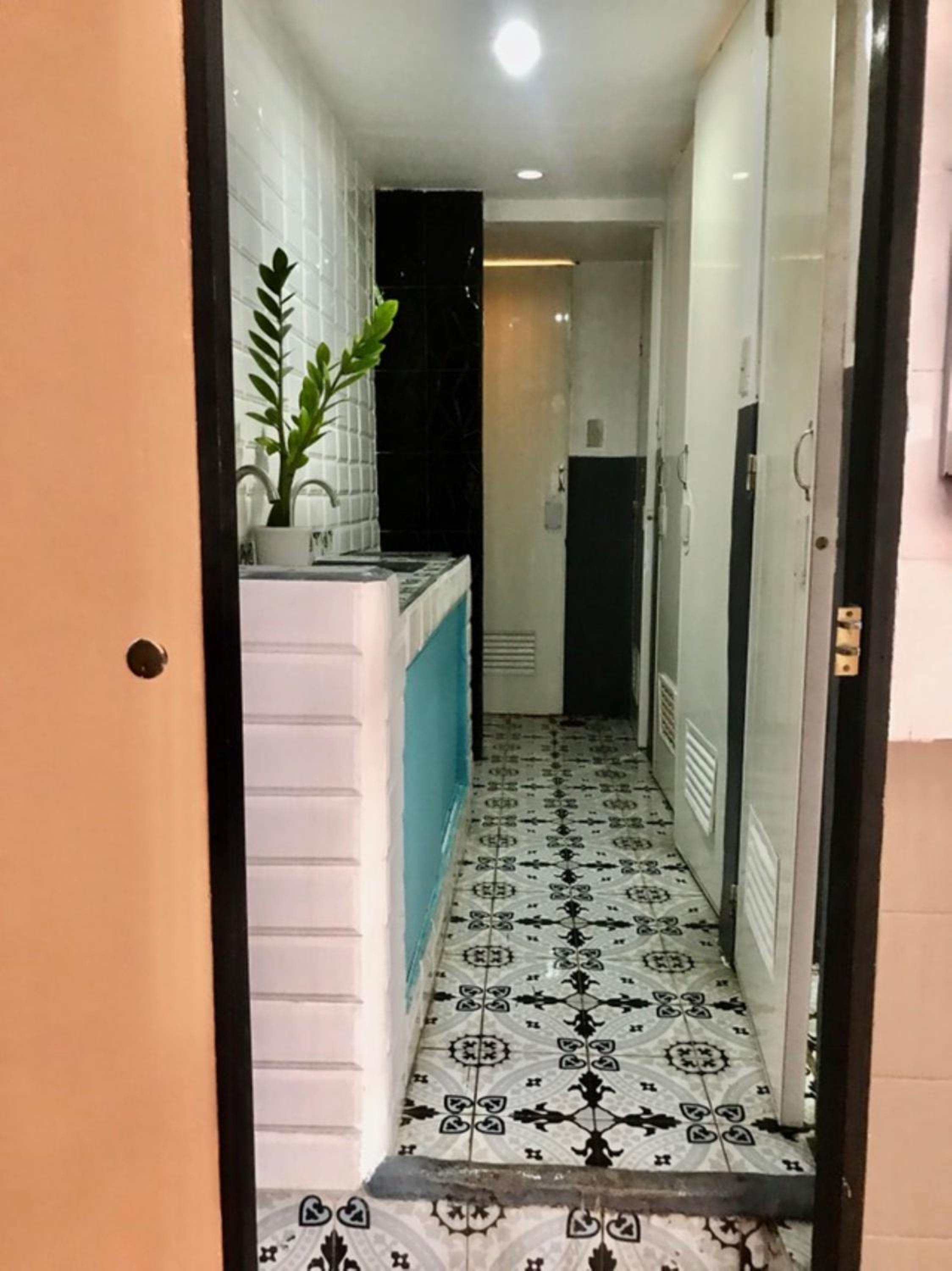 Budget Transient Capsule Room Makati near Ayala and Buendia view 4