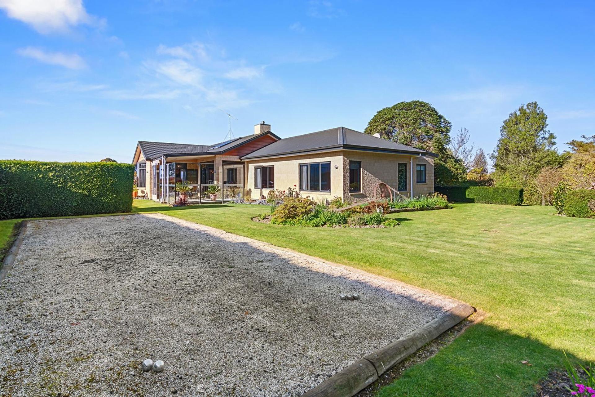 Selmes Sanctuary - Blenheim Holiday Home view 5