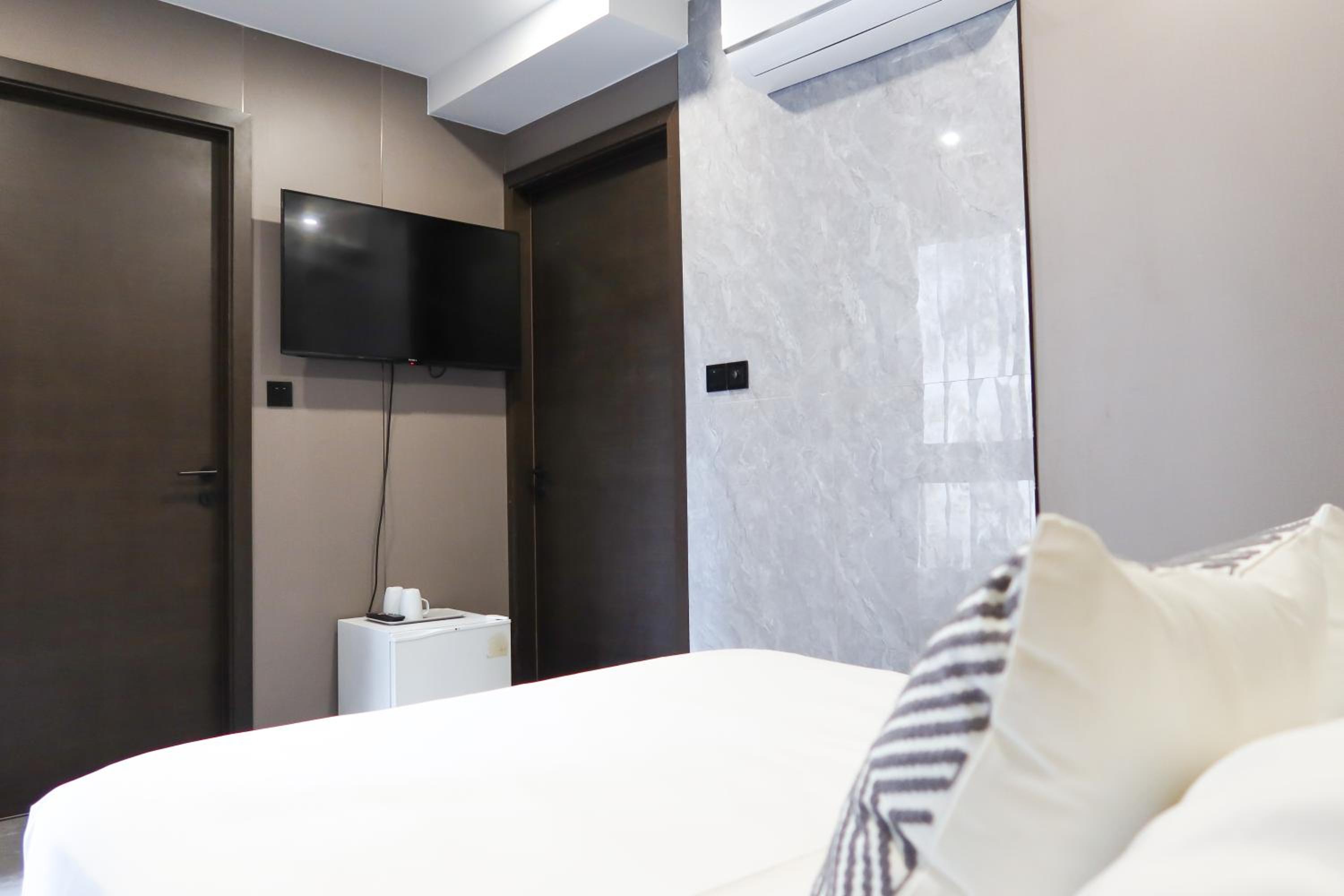 R Residences
