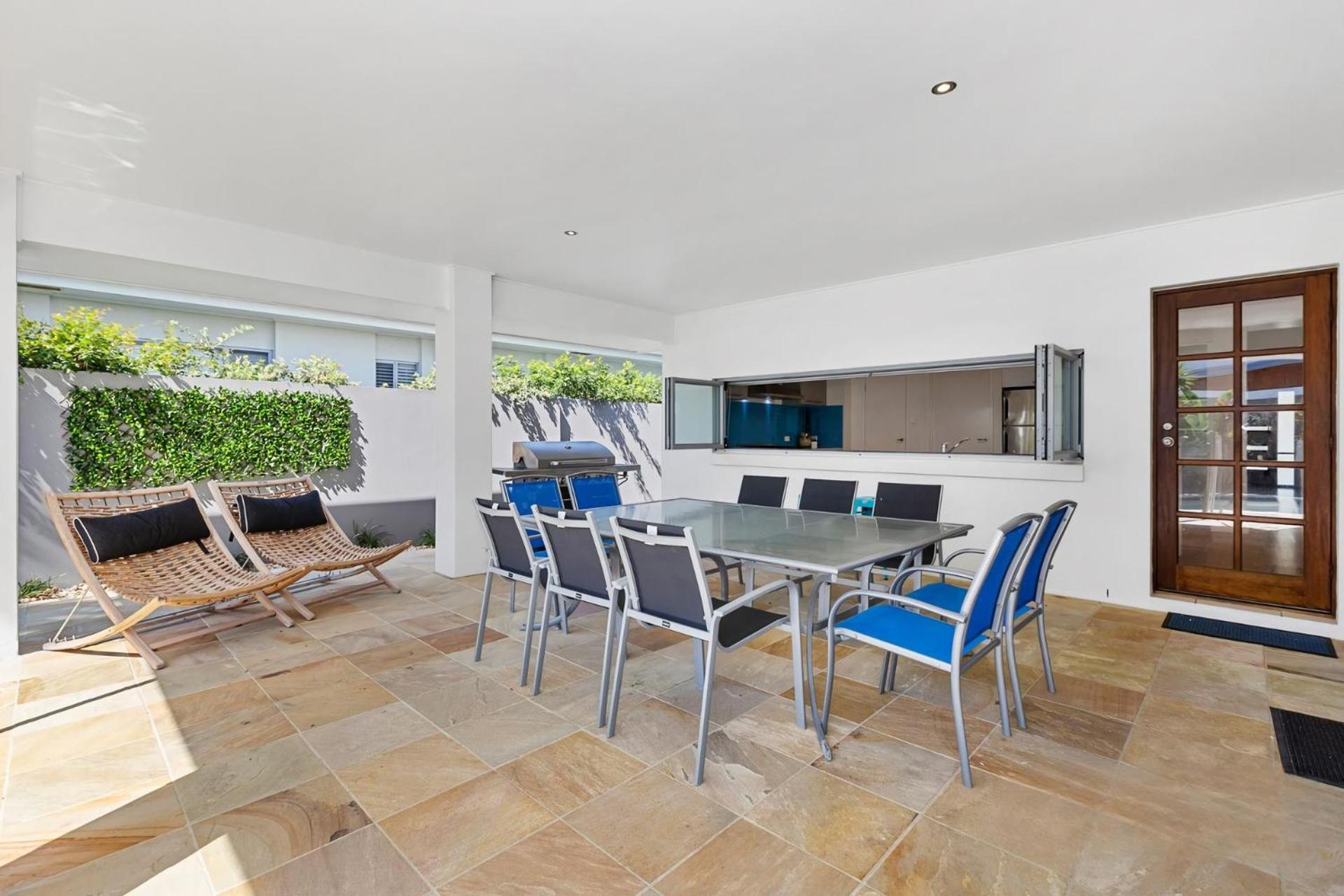Ocean Blue - 5 Bedroom Pet-Friendly Beachside Home