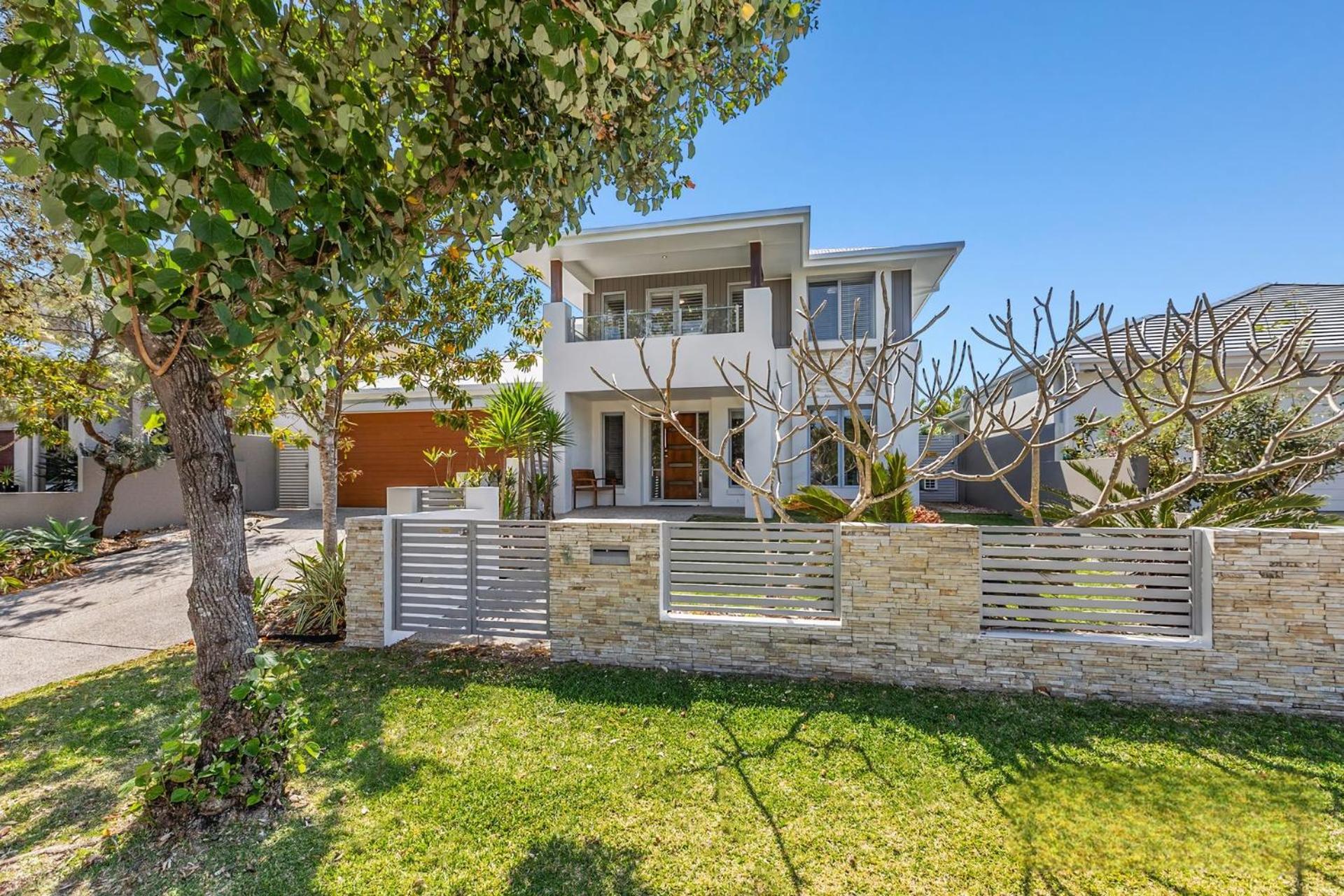Ocean Blue - 5 Bedroom Pet-Friendly Beachside Home