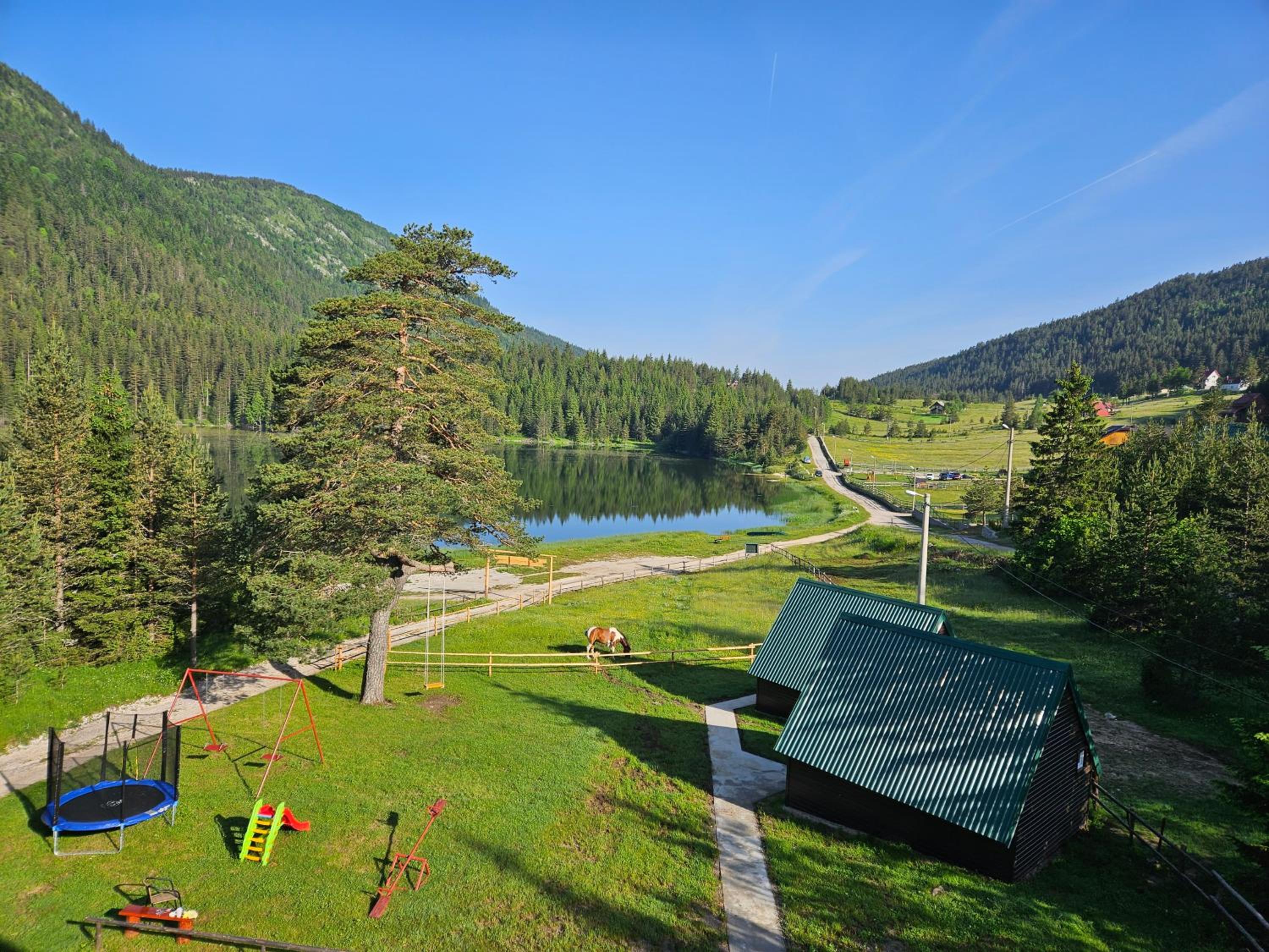 Apartmani JEZERO view 3