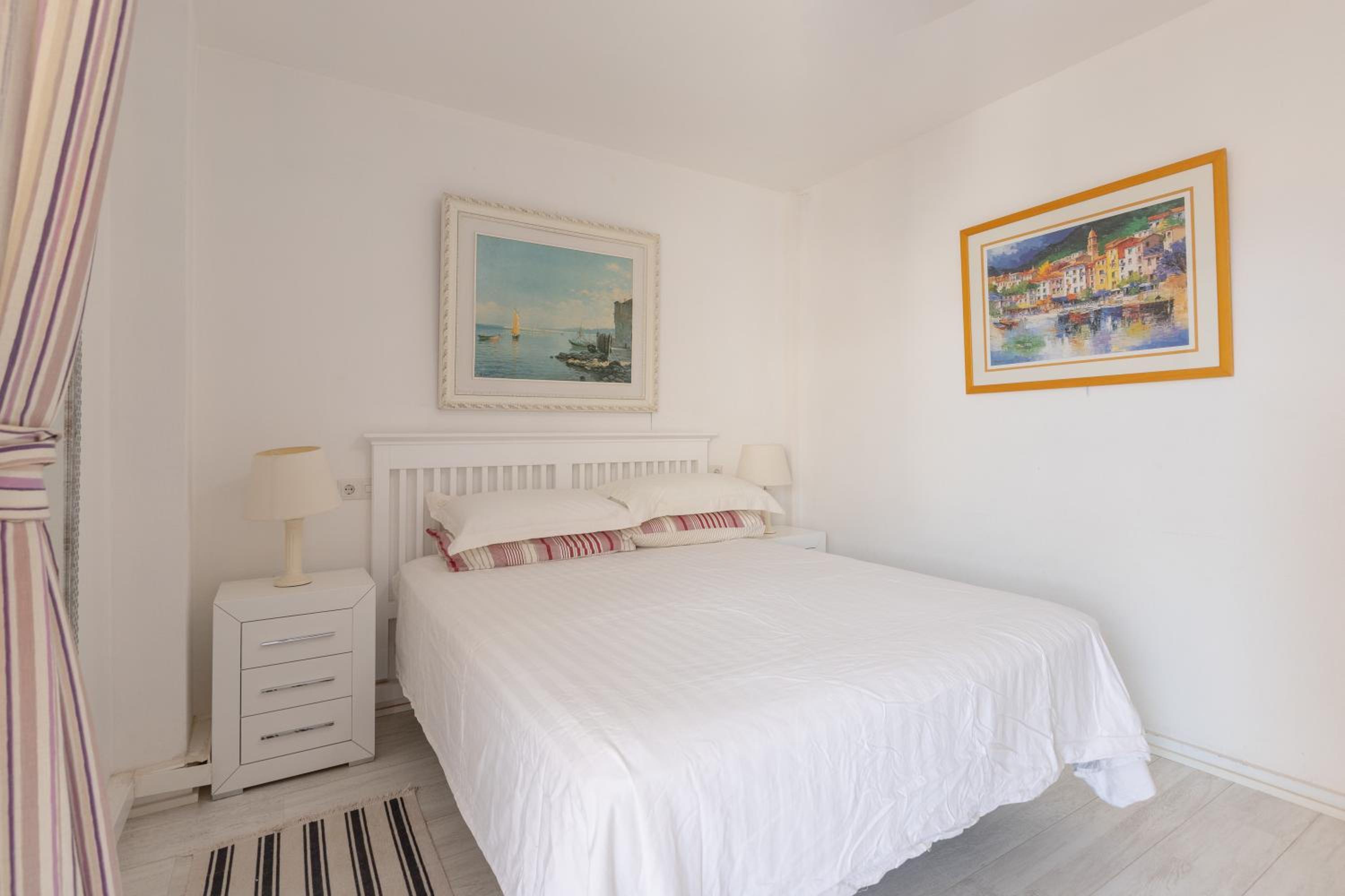 Two bedroom apartment beside marina