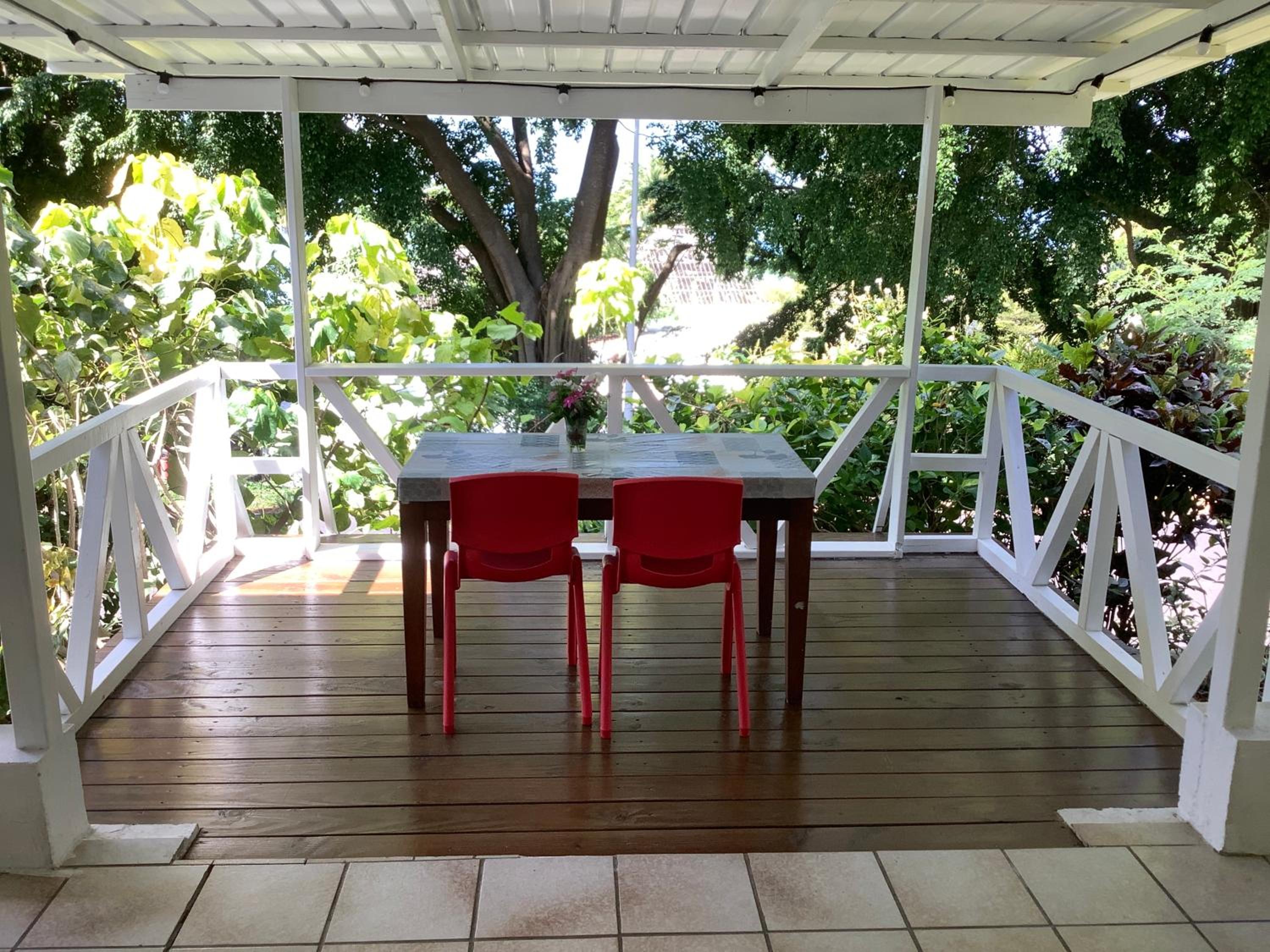 Bora Red Hibiscus Lodge view 4