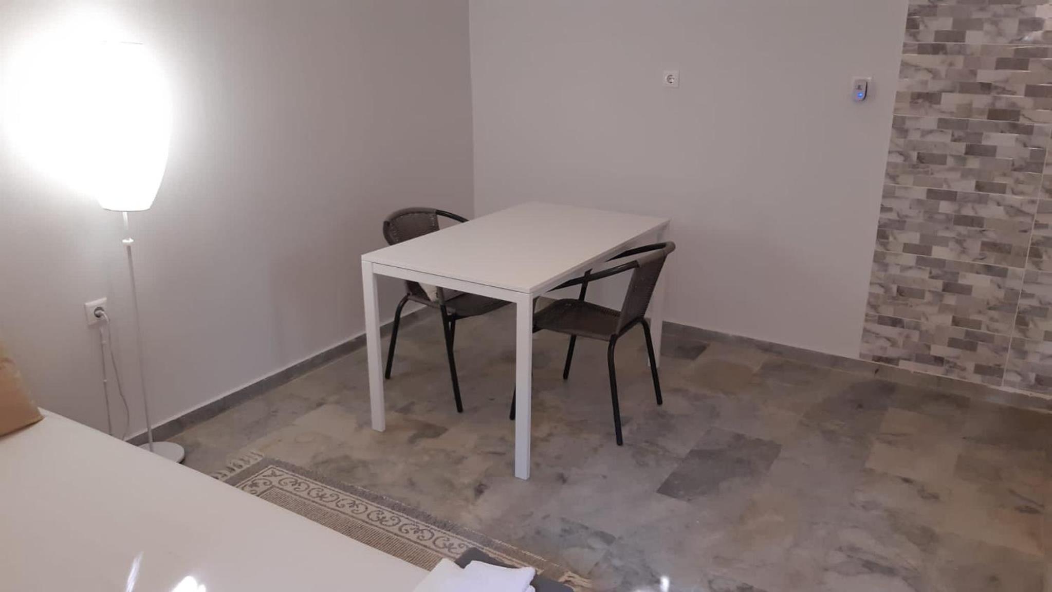 Cosy guesthouse-souterrain with garden in city center view 5