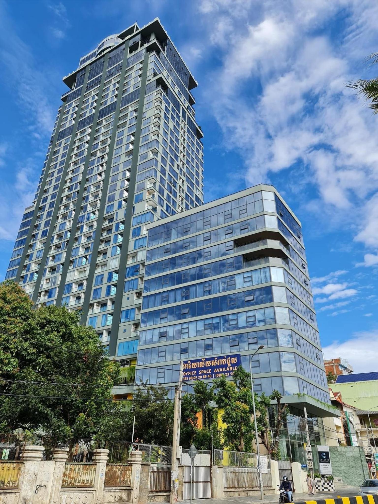 The penthouse residence condo