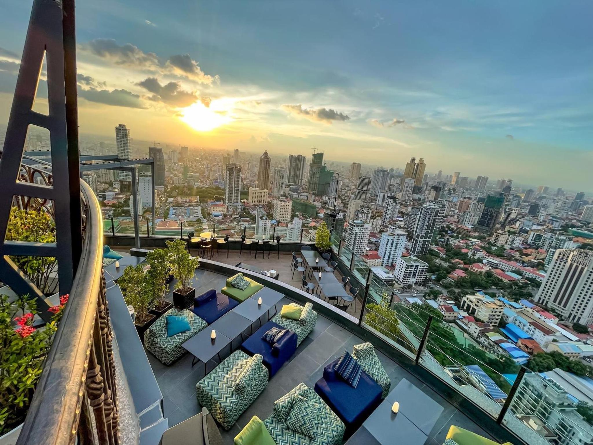 The penthouse residence condo