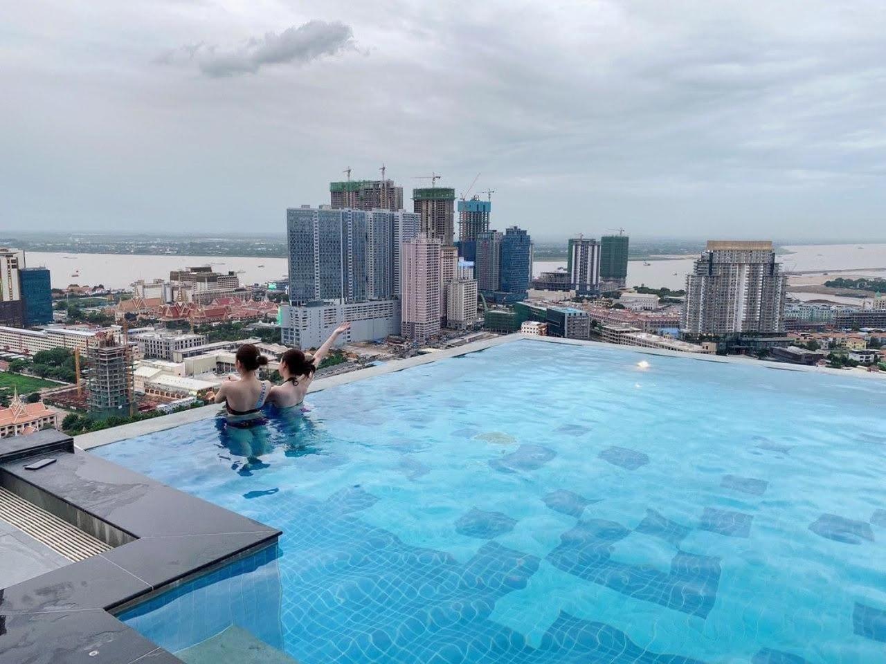 The penthouse residence condo