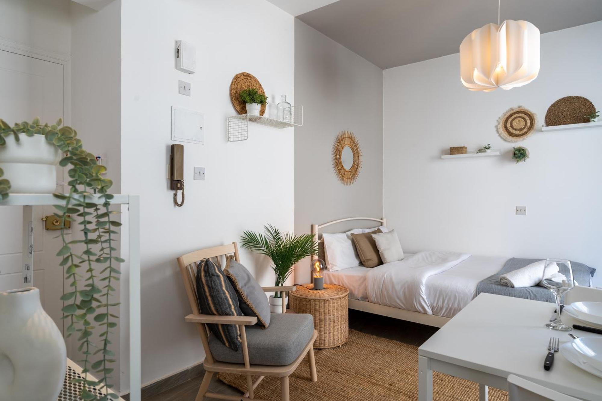 Orchid's Cozy Studio & Balcony in Larnaca