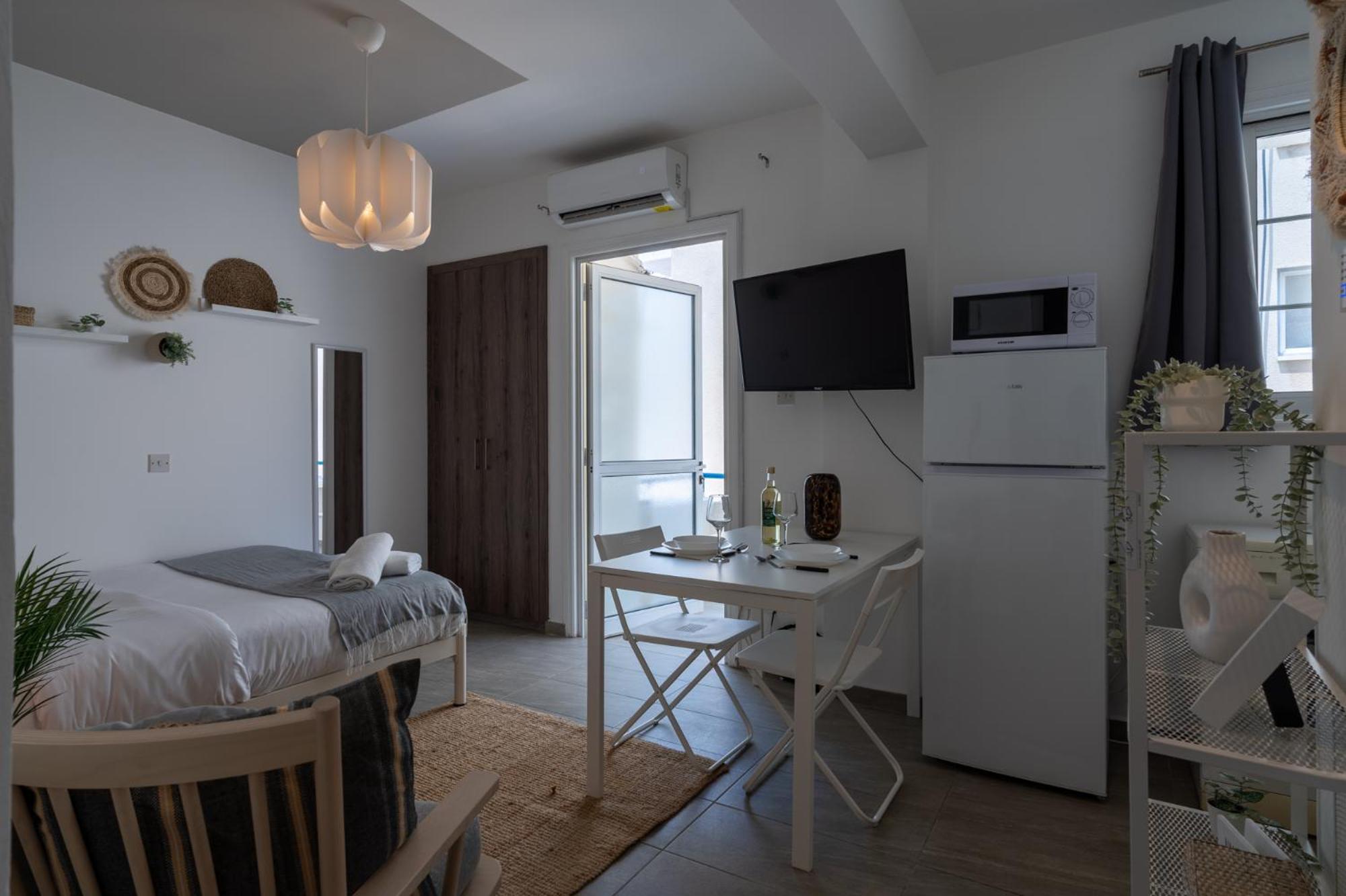 Orchid's Cozy Studio & Balcony in Larnaca