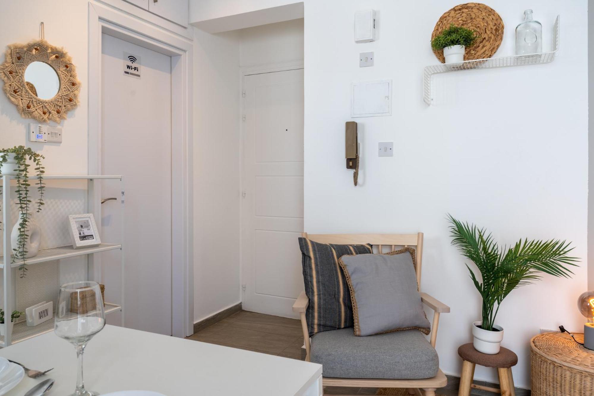 Orchid's Cozy Studio & Balcony in Larnaca