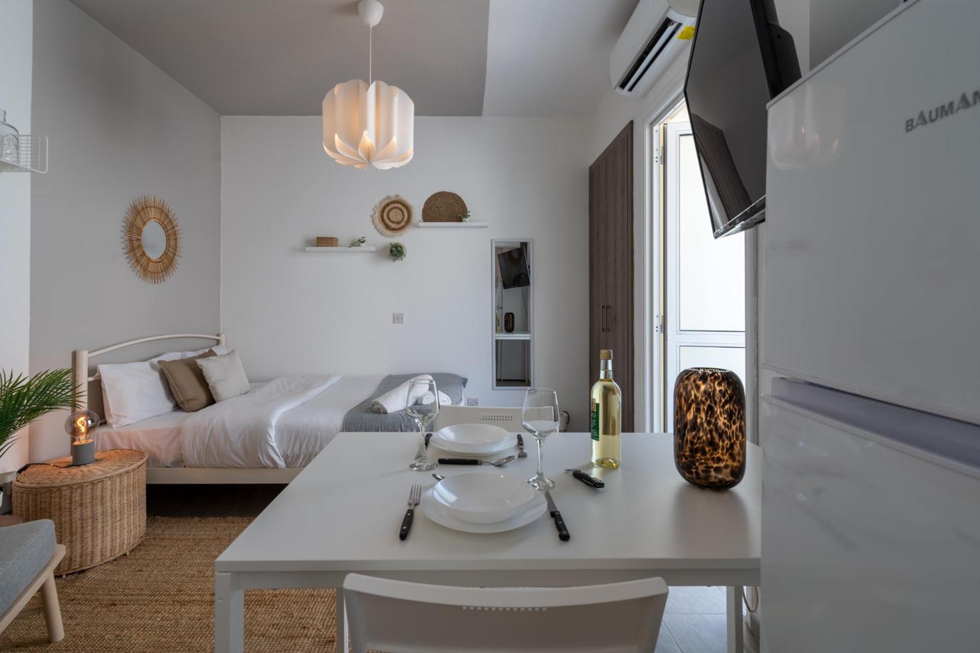 Orchid's Cozy Studio & Balcony in Larnaca