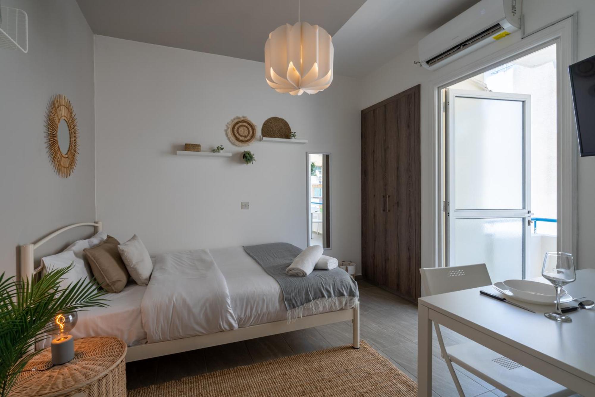 Orchid's Cozy Studio & Balcony in Larnaca