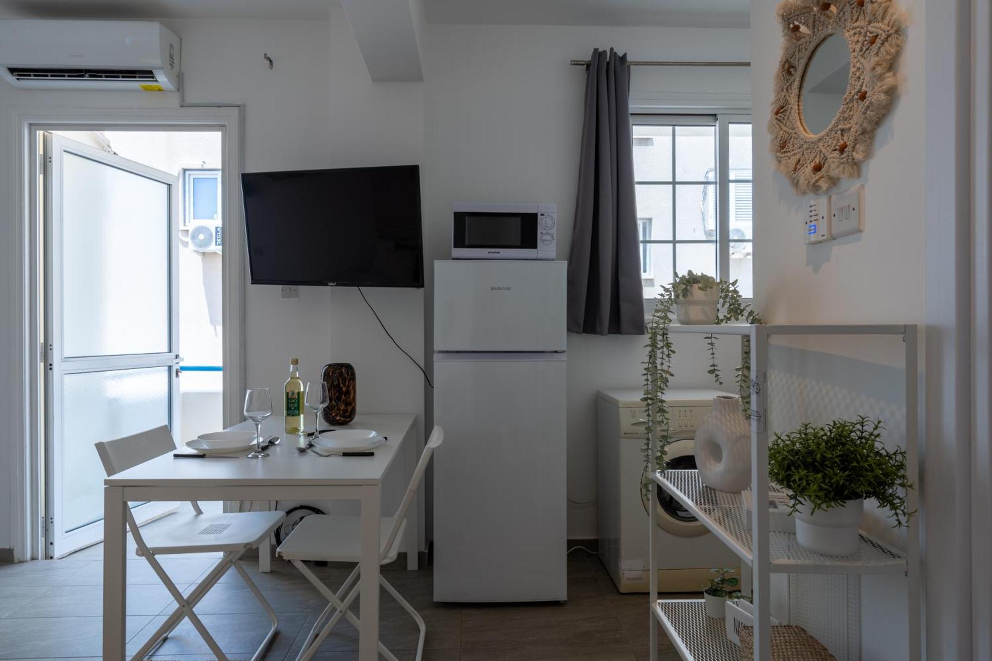 Orchid's Cozy Studio & Balcony in Larnaca