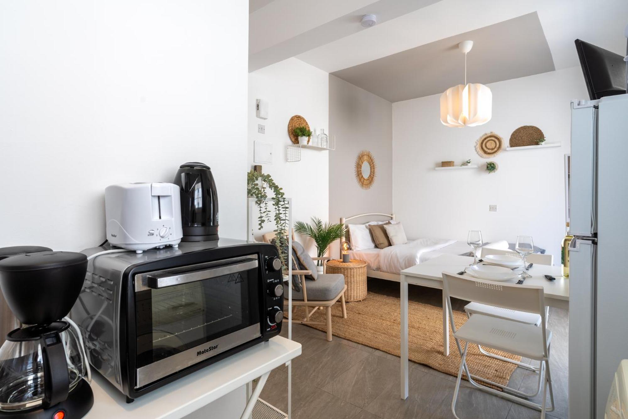 Orchid's Cozy Studio & Balcony in Larnaca