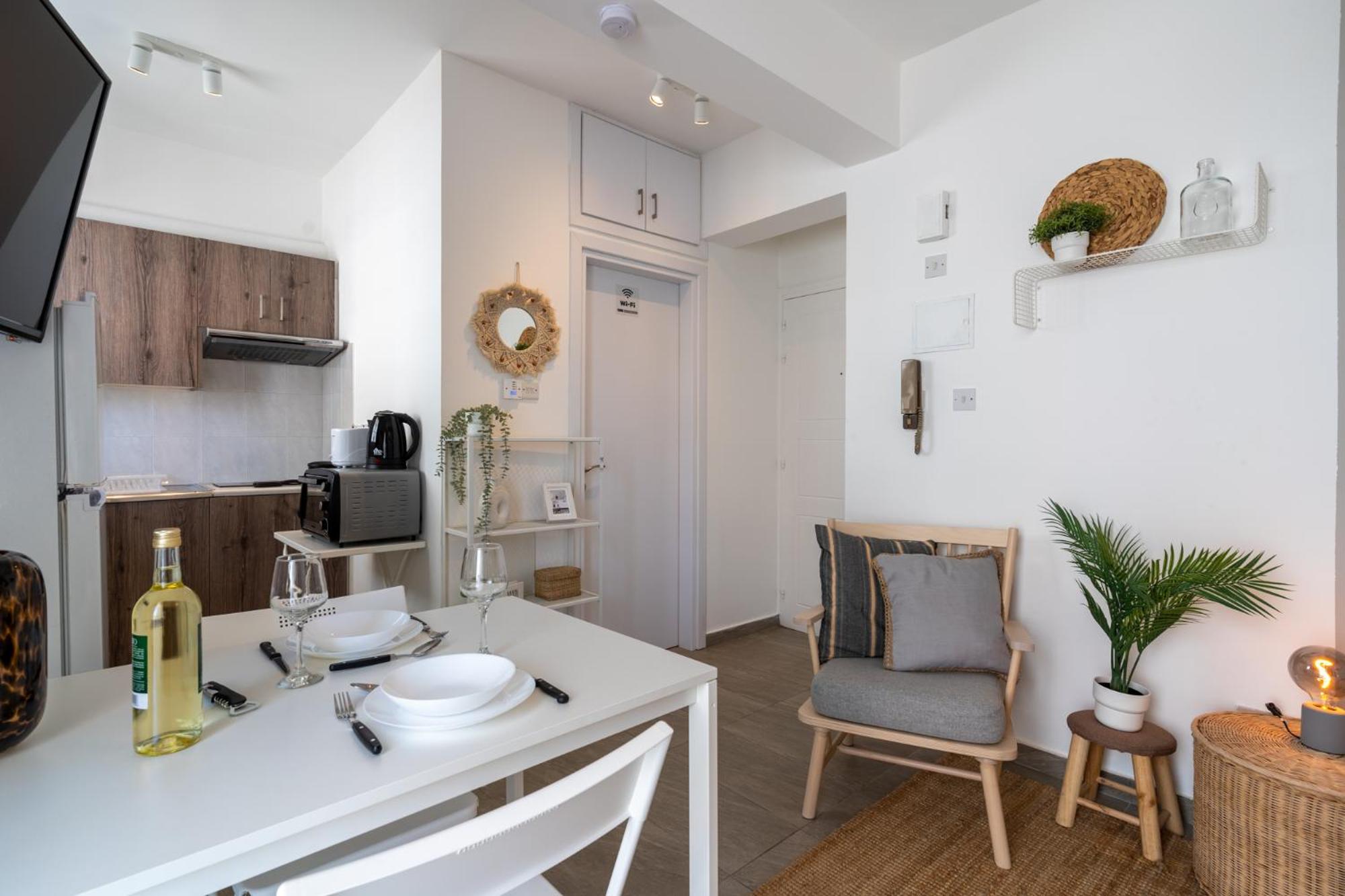 Orchid's Cozy Studio & Balcony in Larnaca