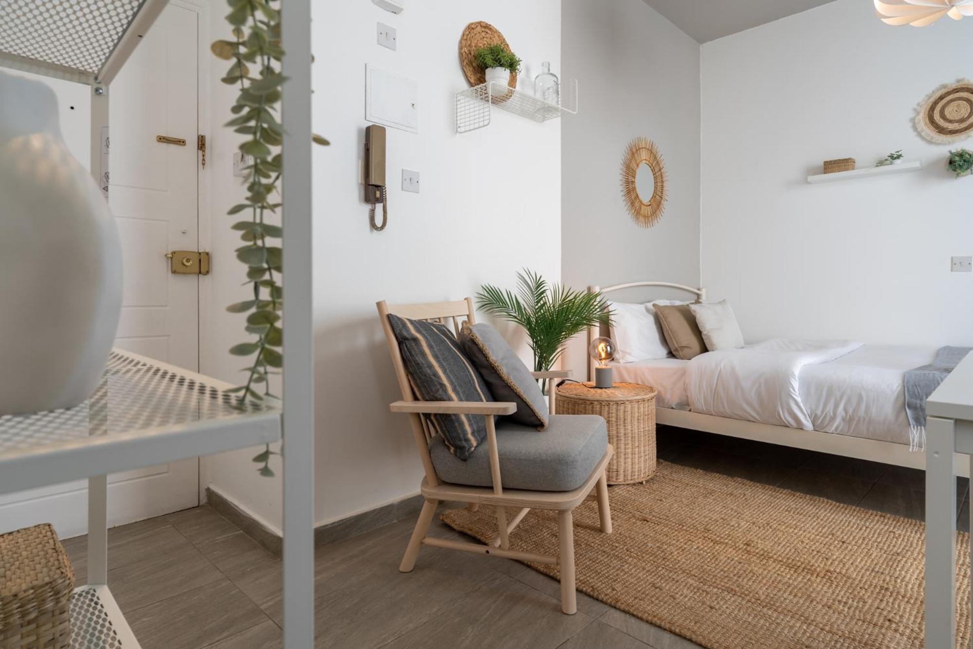 Orchid's Cozy Studio & Balcony in Larnaca
