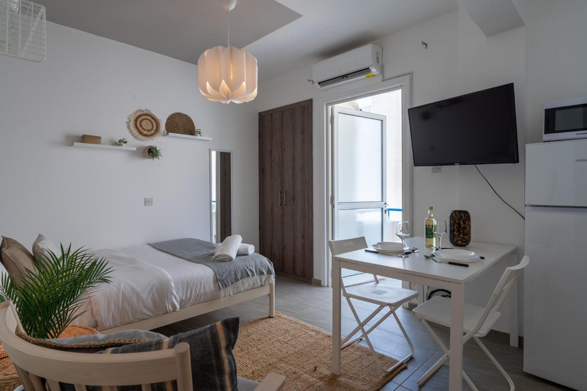 Orchid's Cozy Studio & Balcony in Larnaca
