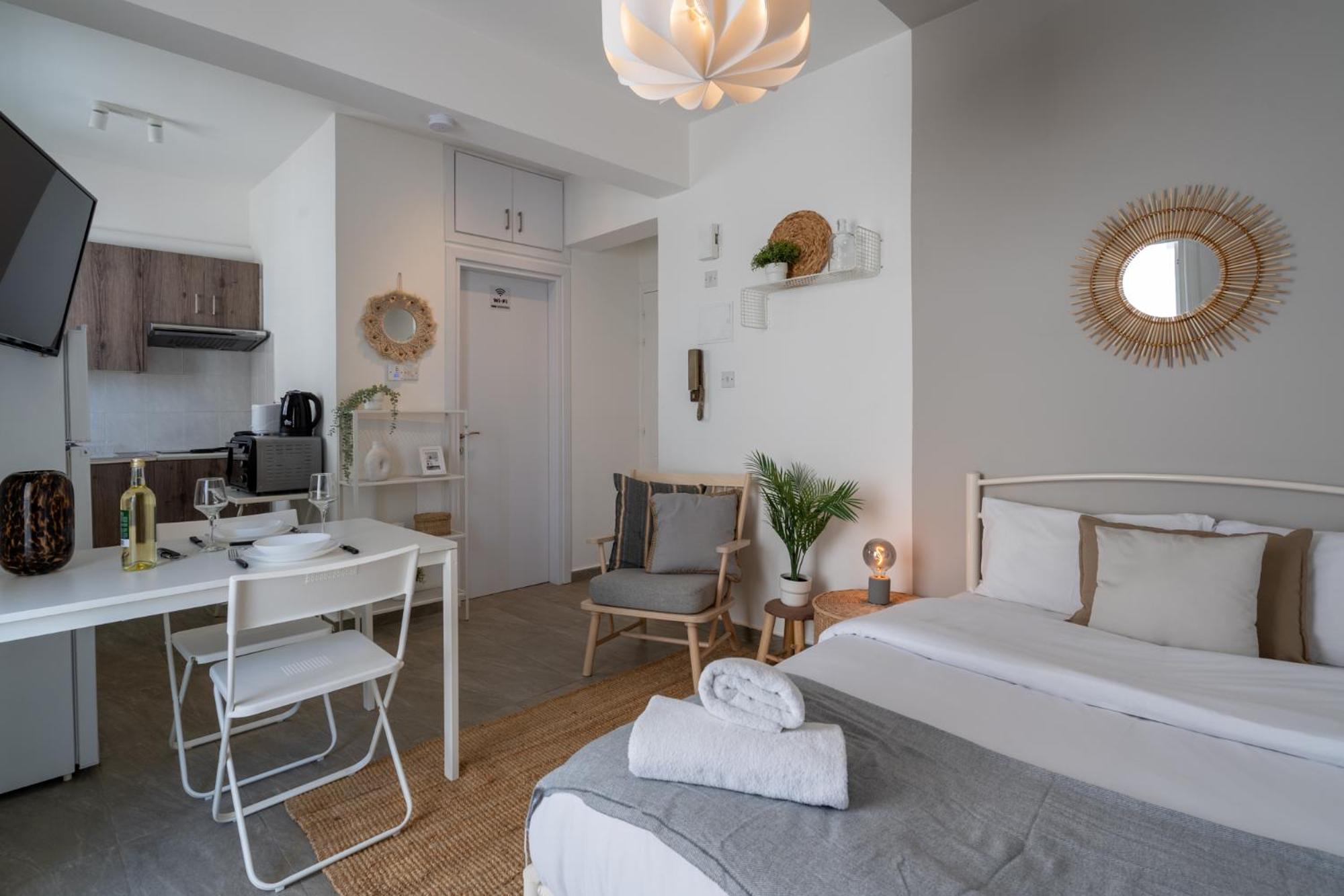 Orchid's Cozy Studio & Balcony in Larnaca