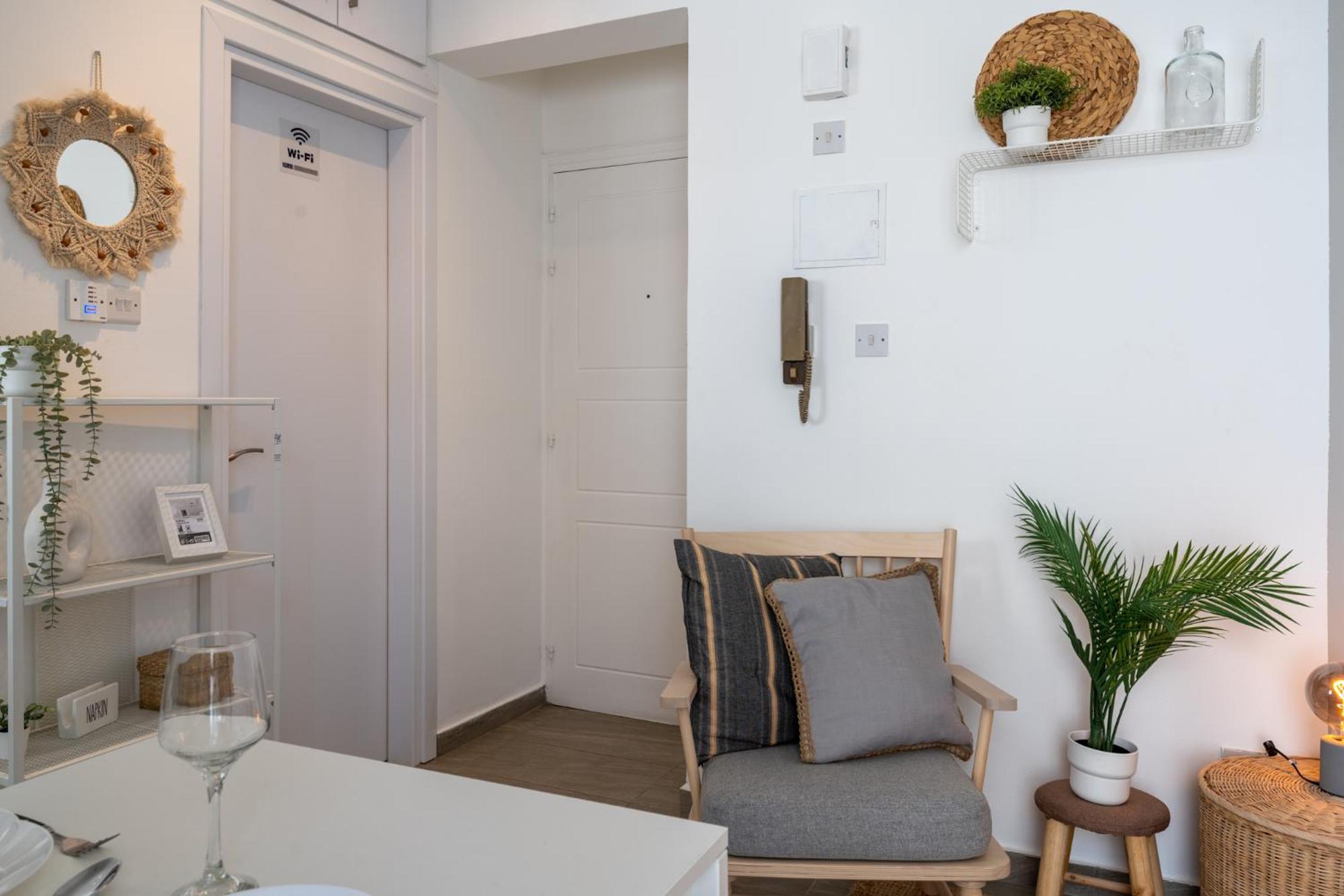Orchid's Cozy Studio & Balcony in Larnaca