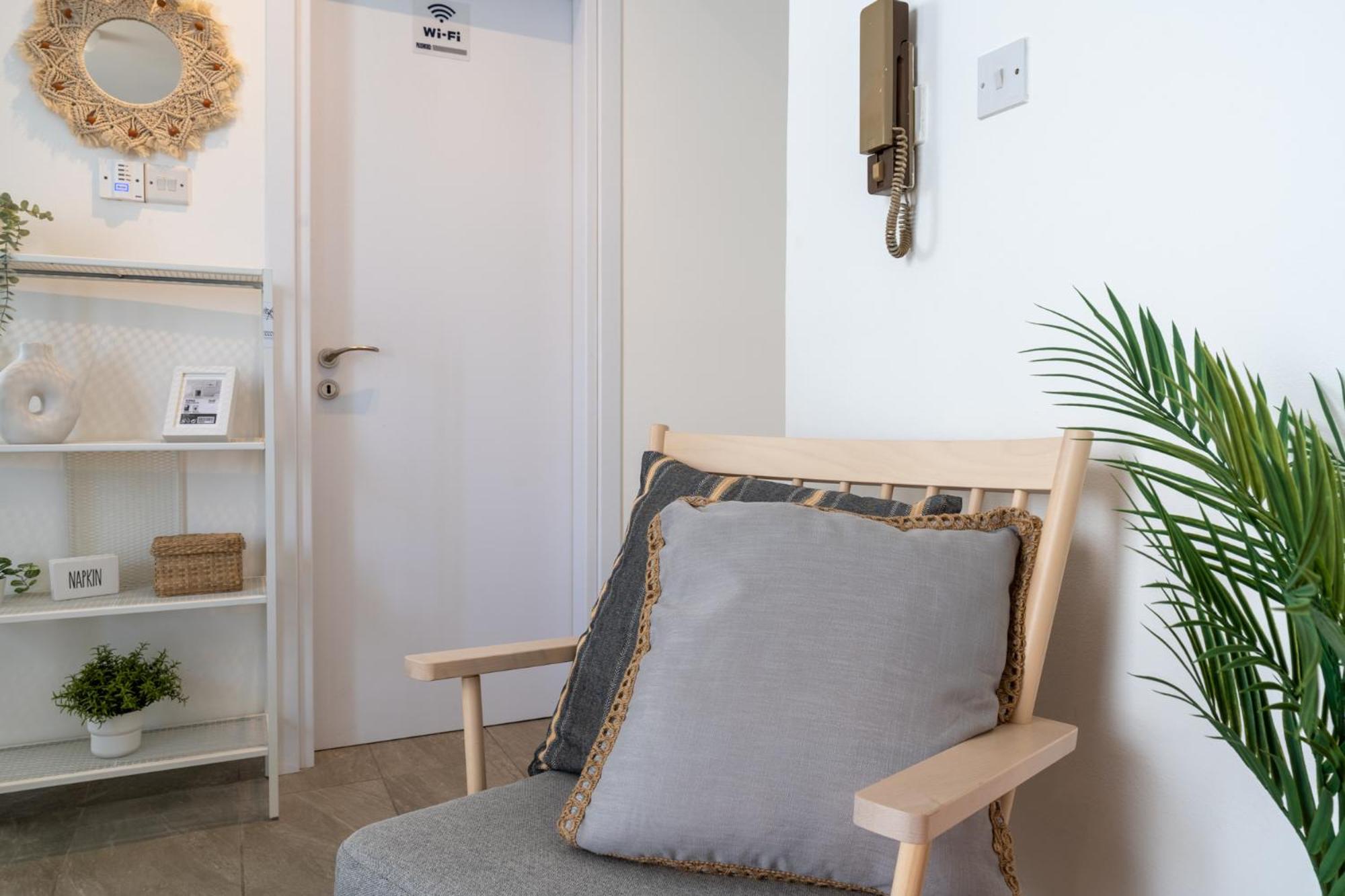 Orchid's Cozy Studio & Balcony in Larnaca
