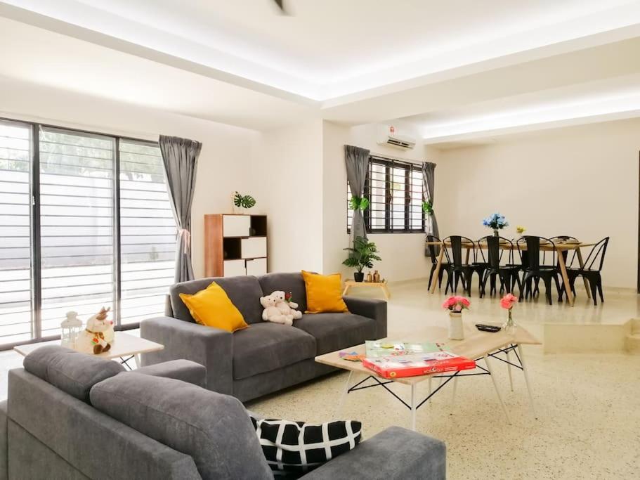 29 Bungalow Event House with 4 Room upto 20pax