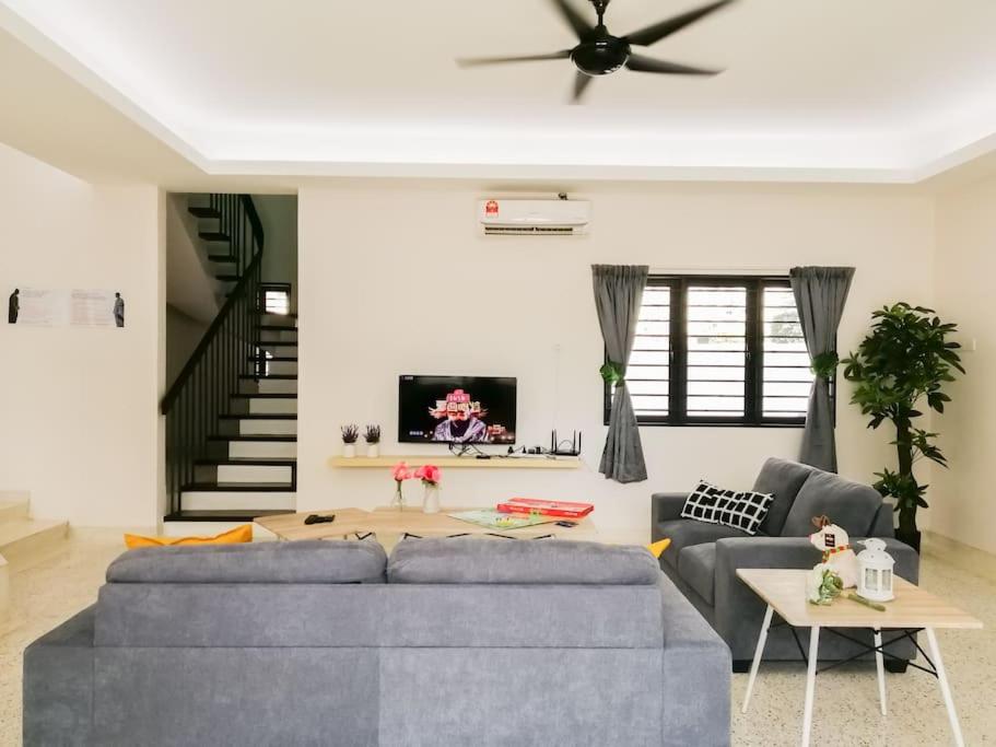 29 Bungalow Event House with 4 Room upto 20pax