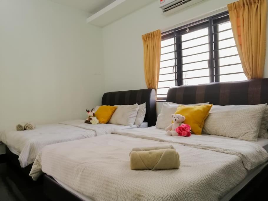 29 Bungalow Event House with 4 Room upto 20pax
