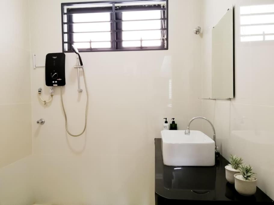 29 Bungalow Event House with 4 Room upto 20pax