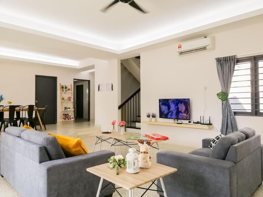29 Bungalow Event House with 4 Room upto 20pax