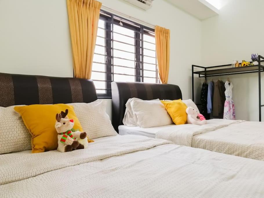 29 Bungalow Event House with 4 Room upto 20pax
