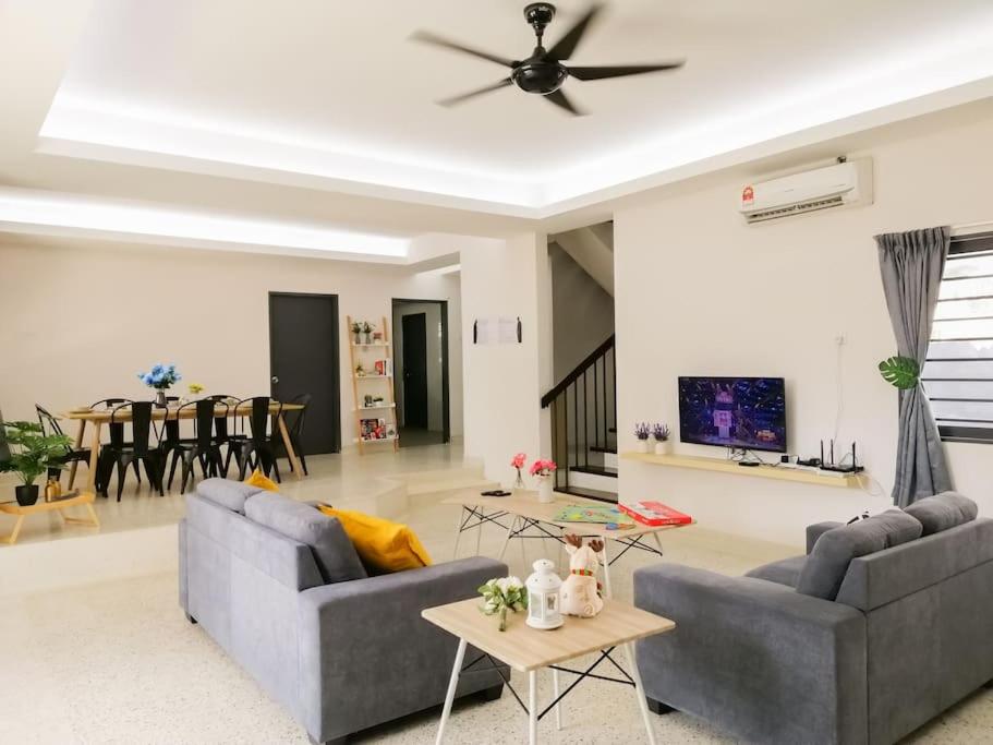 29 Bungalow Event House with 4 Room upto 20pax