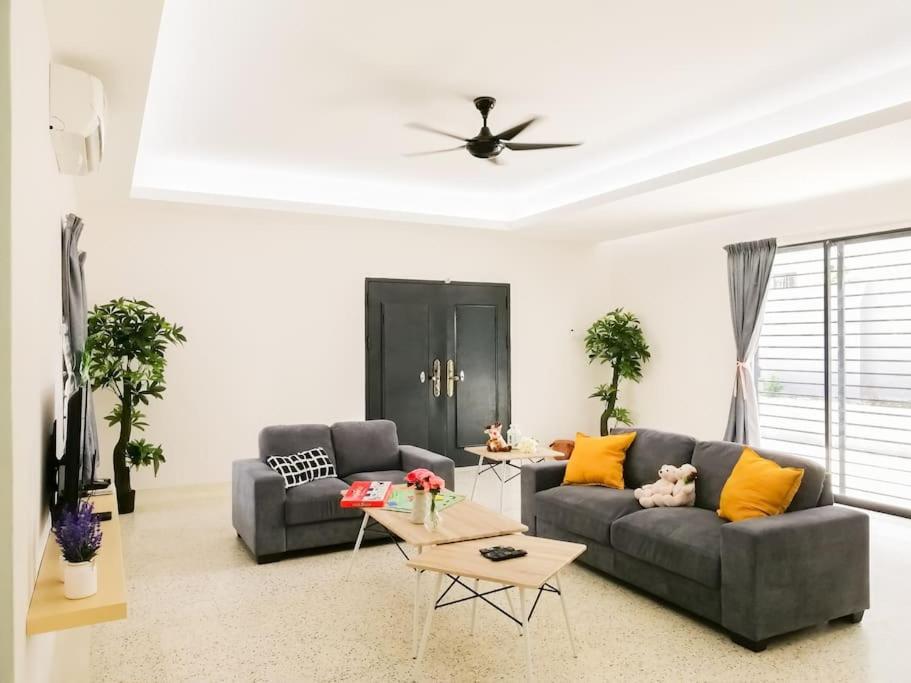 29 Bungalow Event House with 4 Room upto 20pax