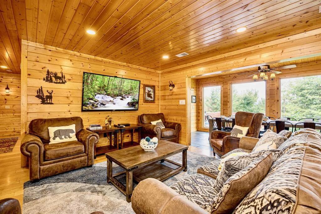 Panoramic Mtn View! 6BR Cabin, Fire Pit, BBQSL 17 view 5
