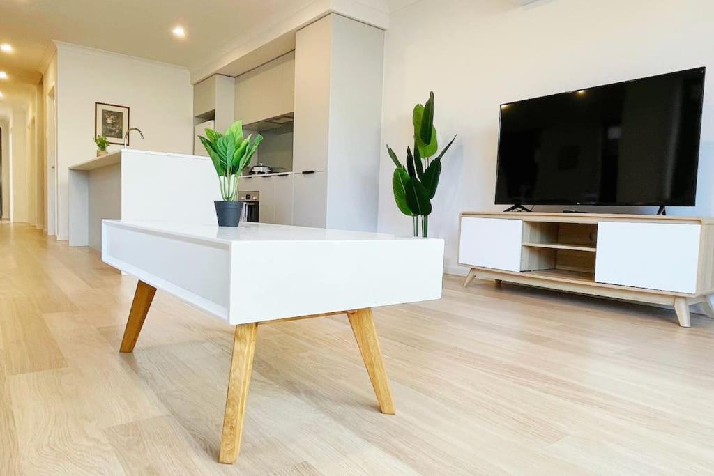 Casey Green Townhouse by GoodLive