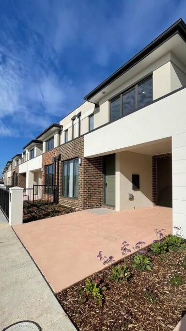 Casey Green Townhouse by GoodLive