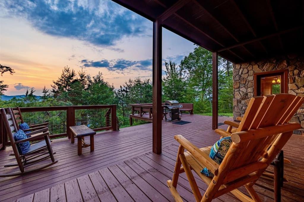 Panoramic Mtn View! 6BR Cabin, Fire Pit, BBQSL 17 view 3