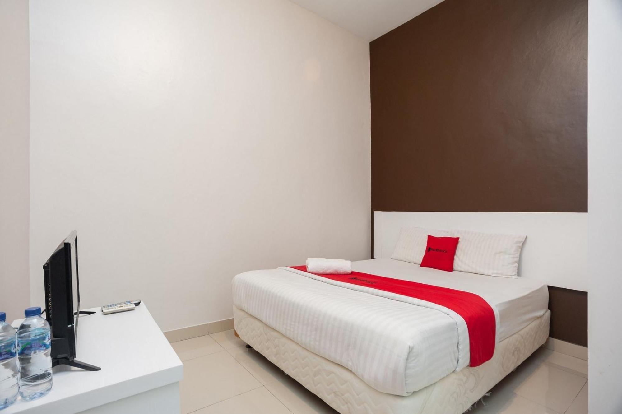 RedDoorz Syariah near Taman Air Mancur Bogor