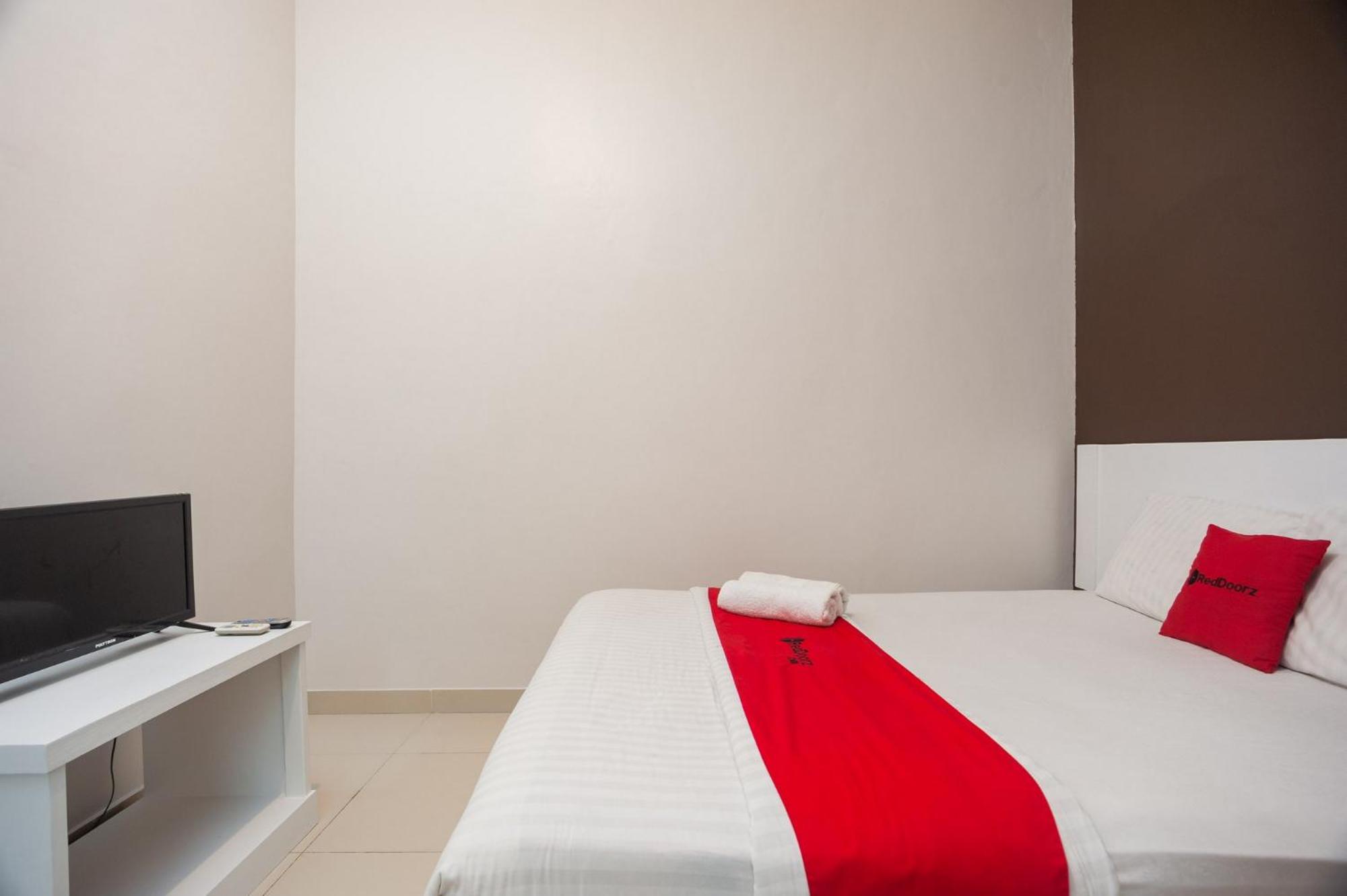 RedDoorz Syariah near Taman Air Mancur Bogor