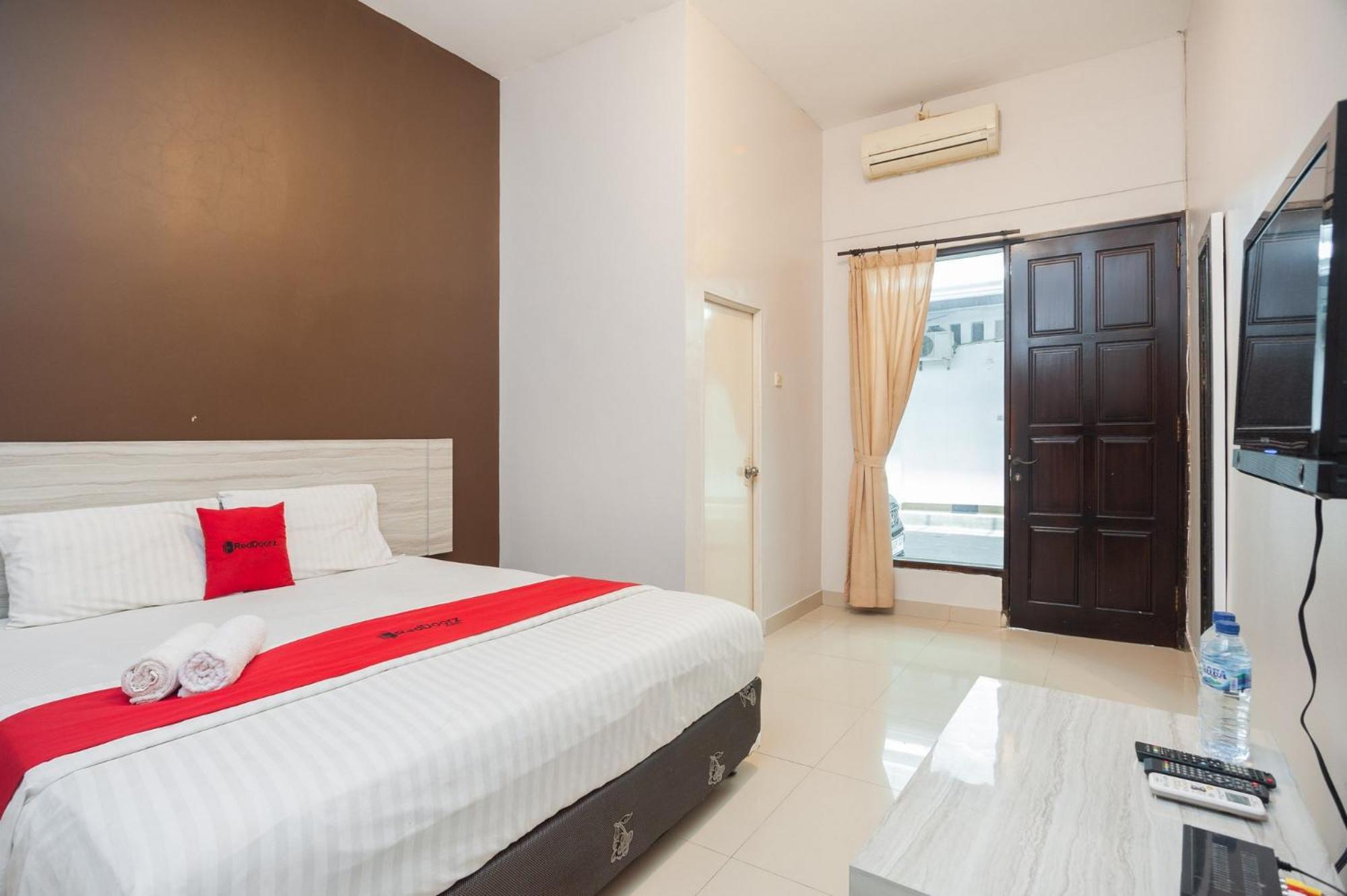 RedDoorz Syariah near Taman Air Mancur Bogor