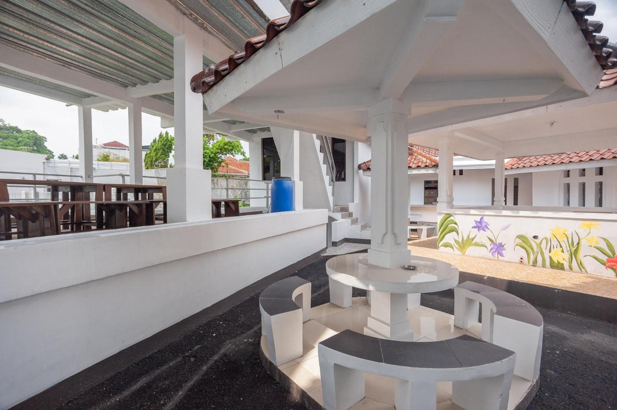 RedDoorz Syariah near Taman Air Mancur Bogor