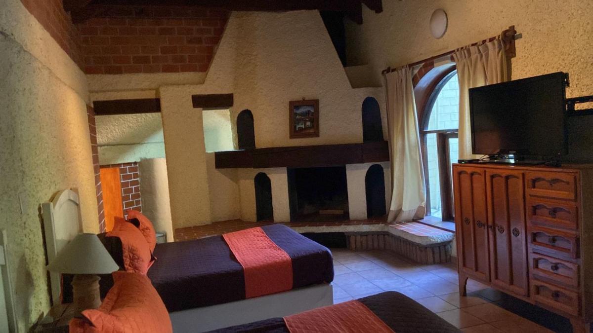 Hotel Suites Montaña - Image 1