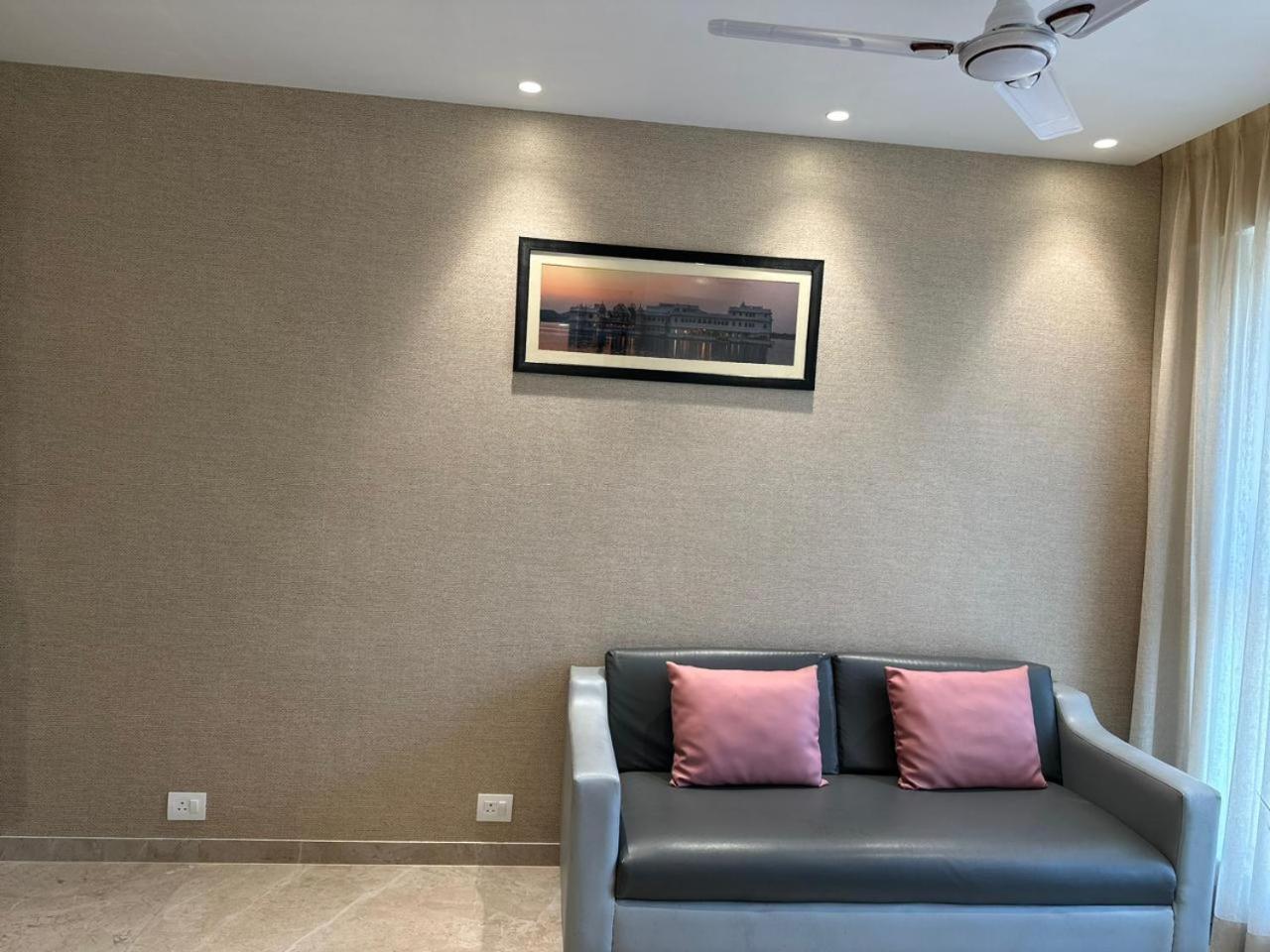 1BR Mumbai theme Apartment In Powai by Florastays