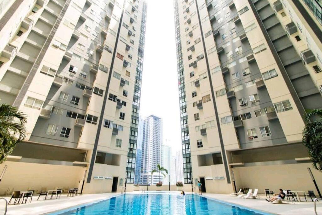 L1 Twin Bed Staycation in Bonifacio Global City 3 view 2