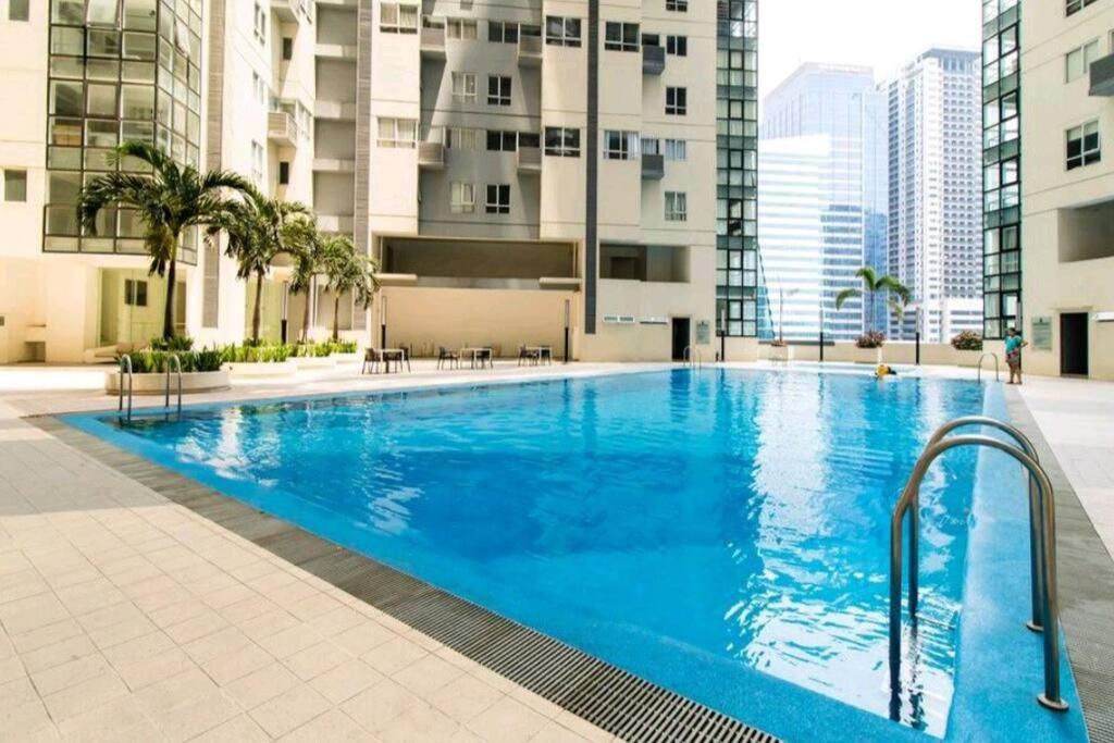 L1 Twin Bed Staycation in Bonifacio Global City 3 view 4