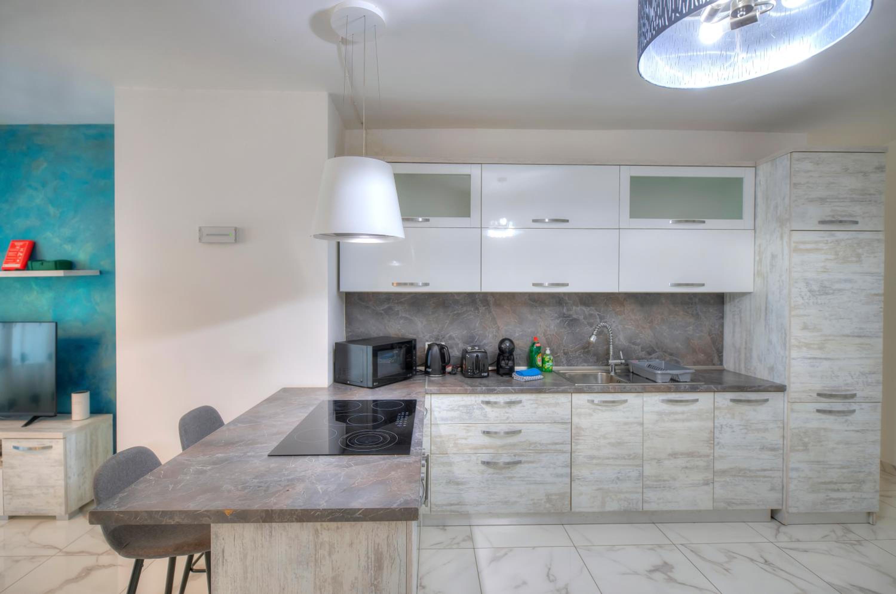 Spacious & modern 3 bedroom near seafront JBOR1-1 view 2
