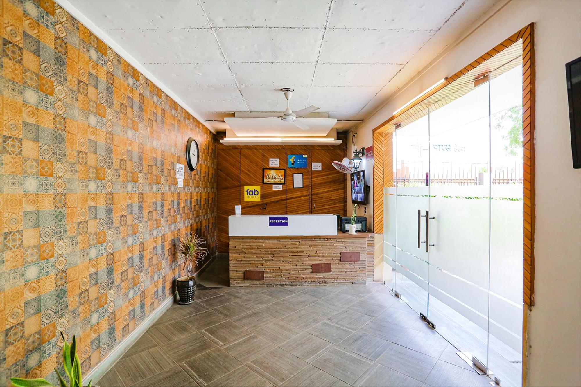 Lobby & Reception