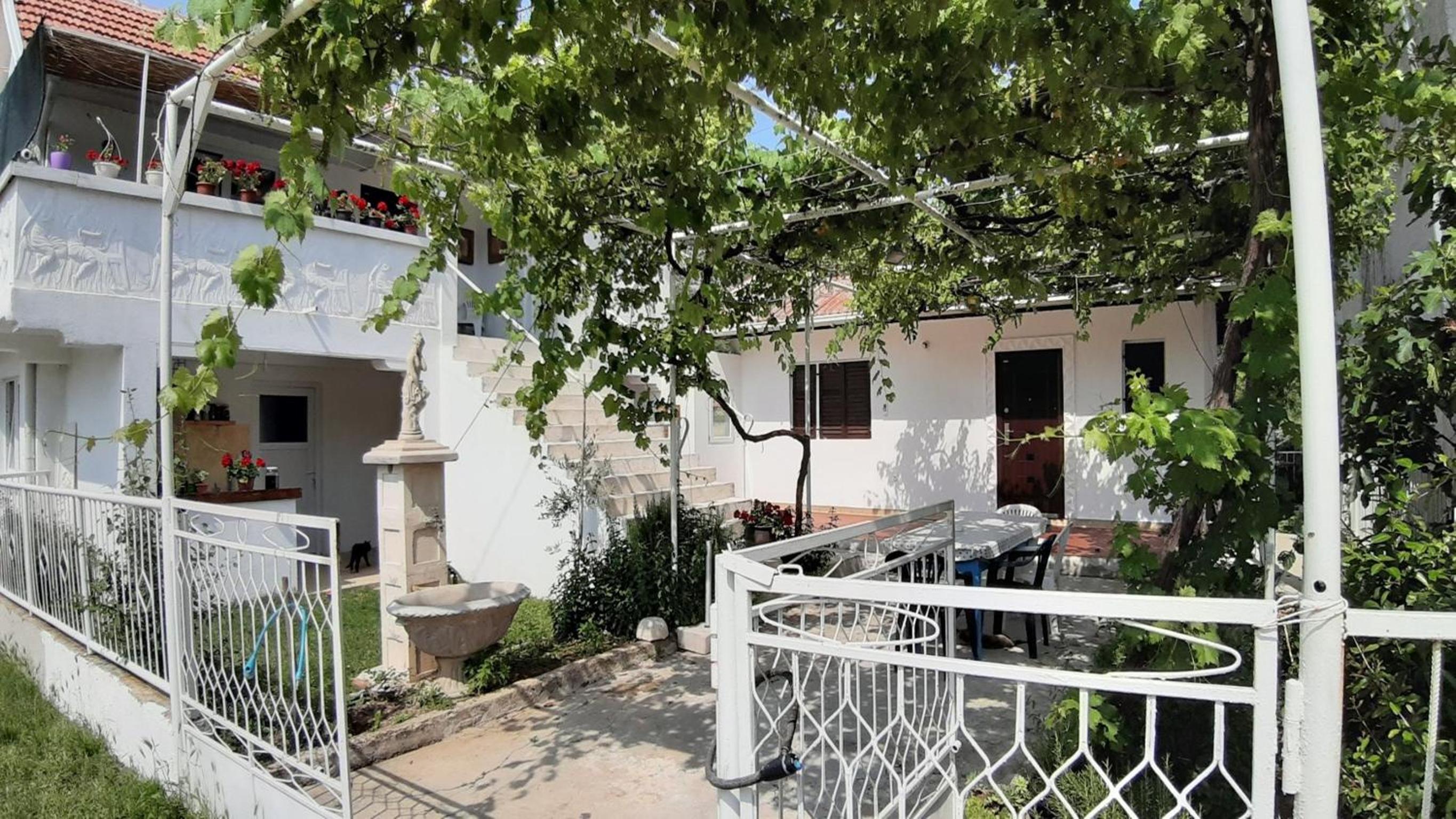 HACIENDA Merona with Swimming Pool