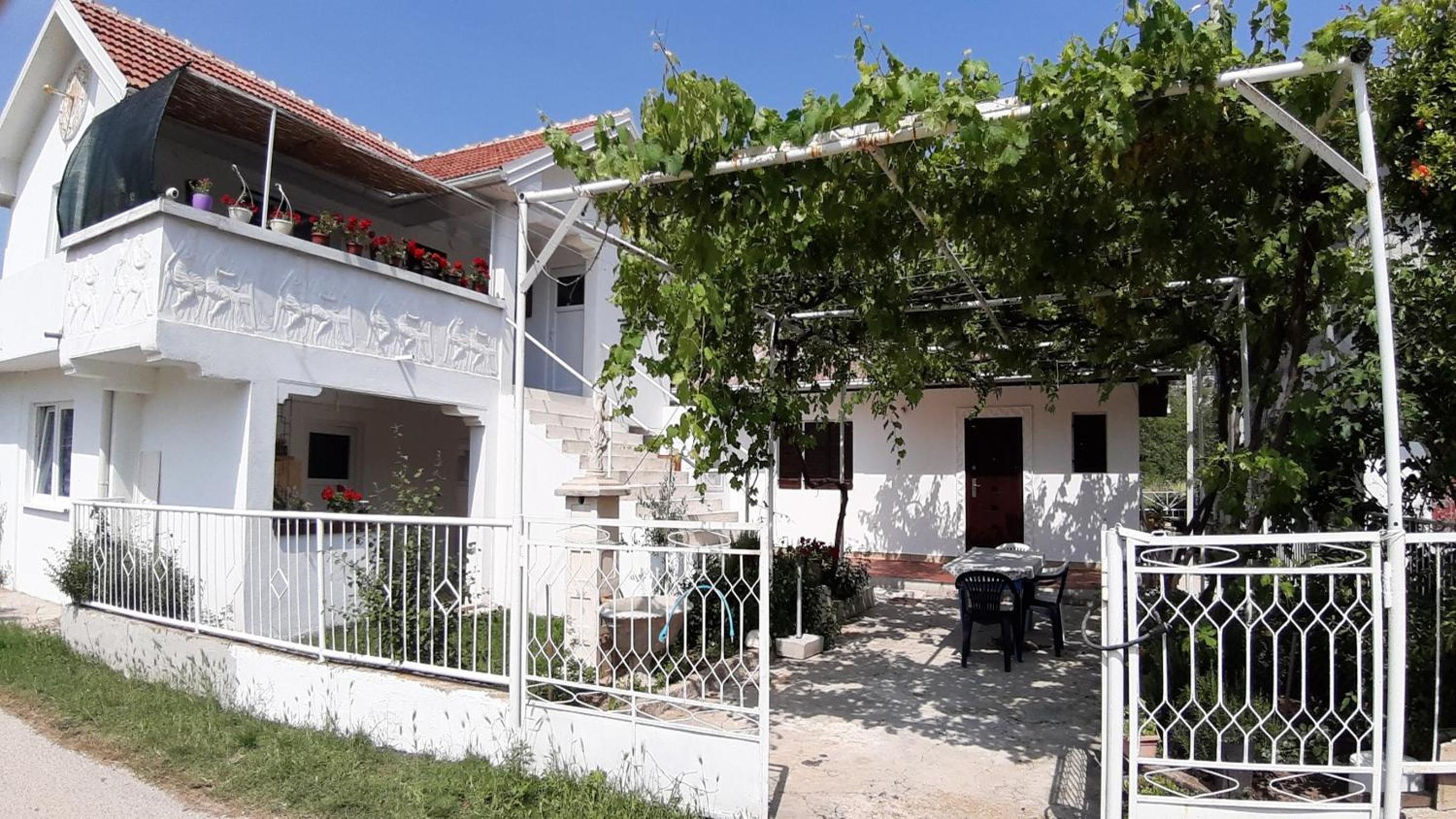 HACIENDA Merona with Swimming Pool